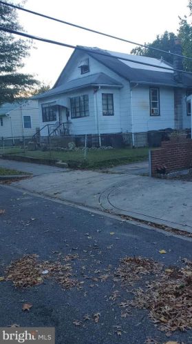 713 Croissant Pl, Washington, DC 20019-2213