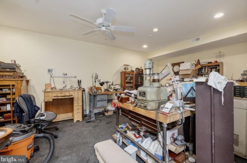 1941 Valleywood Rd, Mc Lean VA  22101-4931 exterior