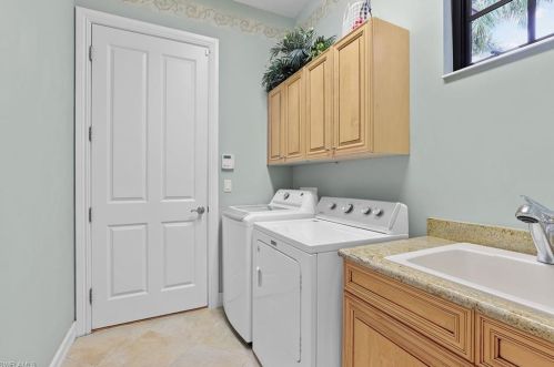 7733 Classics Dr, Naples FL 34113-3043 exterior