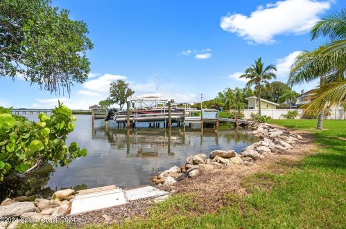 2945 Newfound Harbor Dr, Merritt Island FL 32952-2861 exterior