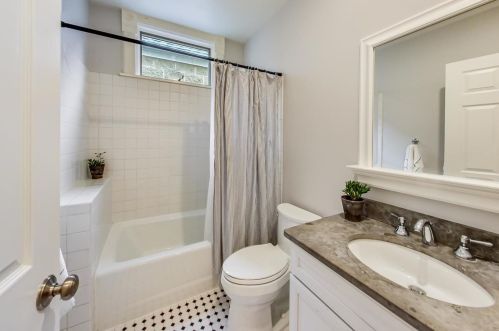 2704 Racine Ave, Chicago IL 60614-1206 exterior