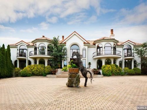 142 Hoover Dr, Cresskill, NJ 07626-1716