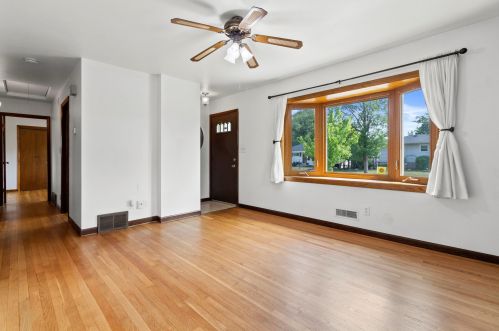 6567 18th St, Milwaukee, WI 53221-5210