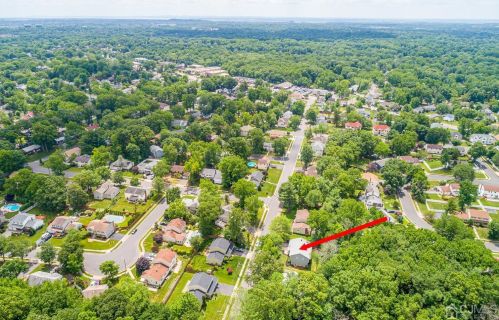 53 Fairmount Ave, Edison NJ  08820-2032 exterior