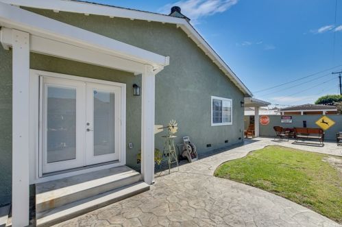 14015 Cornuta Ave, Bellflower CA 90706-4877 exterior