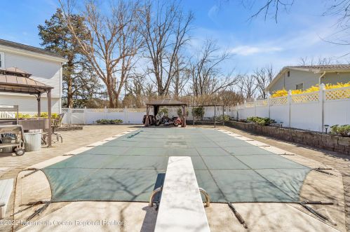 17 Dogwood Dr, Jackson Twp NJ 08527-1342 exterior