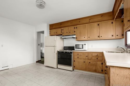 60 Stuart Ave, Norwalk CT 06850-3131 exterior