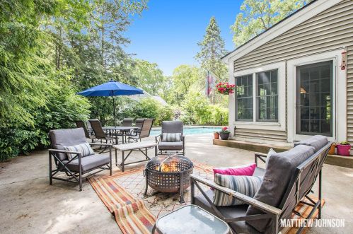 430 Mid Oak Dr, Meskegon, MI 49445-2726