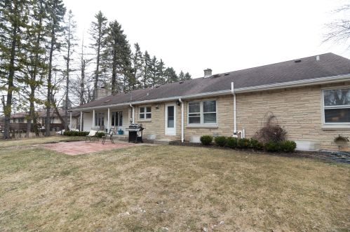 8733 Spruce Rd, Milwaukee WI 53217-1520 exterior