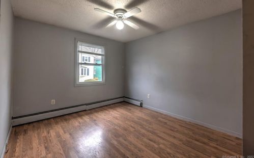 48 Stevens St, Milford CT 06460-7869 exterior