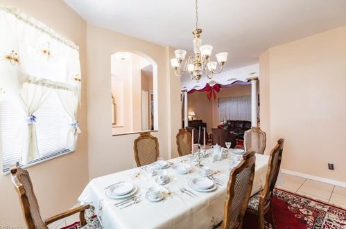 3985 60 Ave, Naples FL 34120-2663 exterior