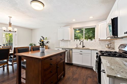 2474 Crk Rd, Sandy UT 84093-6442 exterior