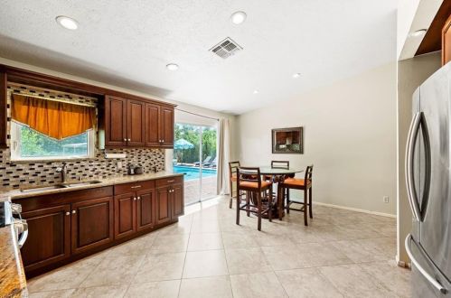 2940 8 Ave, Naples FL 34120-4920 exterior