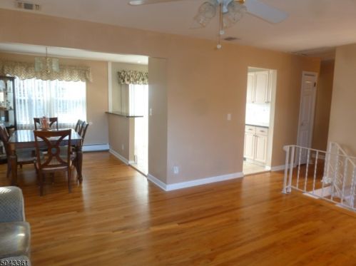 1 Cedar St, Kinnelon NJ 07405-1328 exterior