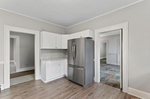 458 Main St, Meriden CT 06451-5090 exterior