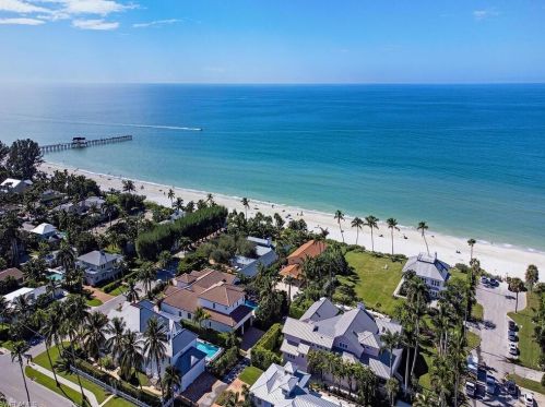 141 9 Ave, Naples FL 34102-6867 exterior