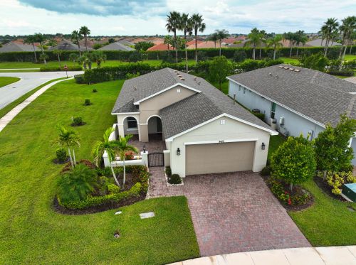 9472 Royal Poinciana Dr, Fort Pierce FL 34987-2513 exterior