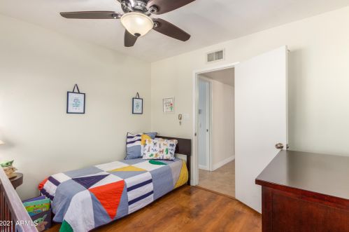 2710 Cinnabar Ave, Phoenix AZ 85020-1815 exterior