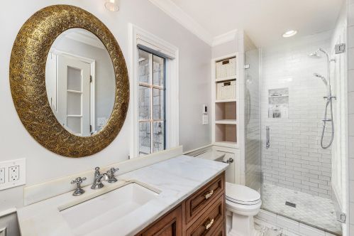 5068 Lake Dr, Milwaukee WI  53217-5748 exterior