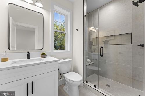 1327 Mayflower Dr, Mc Lean VA 22101-3405 exterior