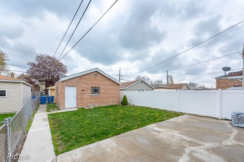 8017 Sacramento Ave, Chicago IL  60652-2732 exterior