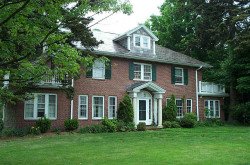 272 Waltham St, Newton, MA 02465-1721