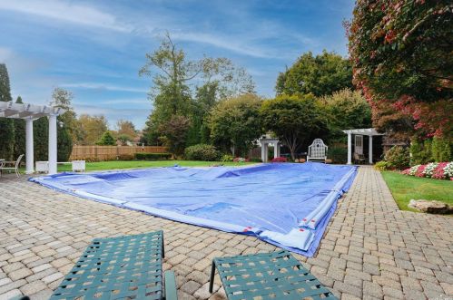 17 Dryden Way, Commack NY 11725-1927 exterior