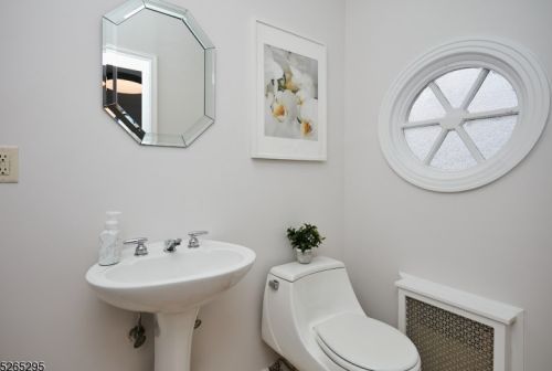 168 Forest Hill Rd, Town Center NJ  07052-3958 exterior