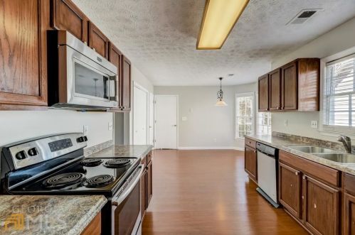 808 Stonemill Mnr, Lithonia GA 30058-8230 exterior