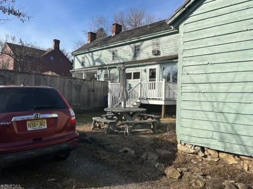 64 Ctr St, Clinton NJ exterior