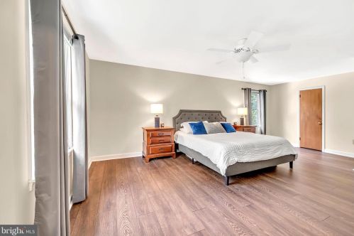 47 Crestwood Dr, Trenton NJ 08690-1936 exterior