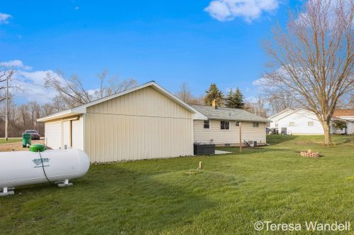 1221 138th Ave, Wayland MI  49348-9553 exterior