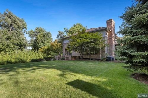 32 Lenox Ave, Demarest NJ 07627-2112 exterior