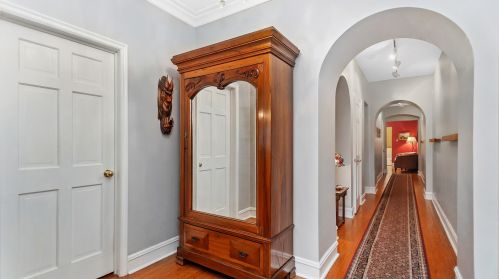 6809 Lakewood Ave, Chicago, IL 60626-3715