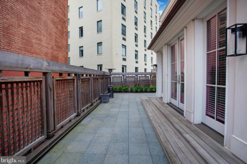 420 3rd St, Washington DC  20003-1930 exterior