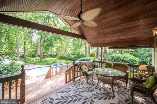 1803 Cool Spg Dr, Alexandria VA 22308-1630 exterior