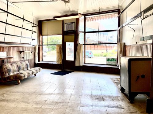 1985 Muskego Ave, Milwaukee WI 53204-3600 exterior