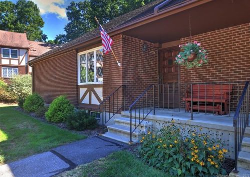 12 Derbyshire, Derby, CT 06418-2235