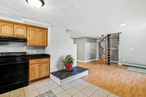 7 Azalea Ln, Peabody MA 01960-4602 exterior