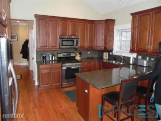 3229 Clifton Ave, Chicago IL  60657-3354 exterior