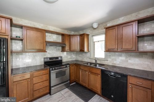 2416 Evergreen Ln, Pottstown PA 19465-8884 exterior