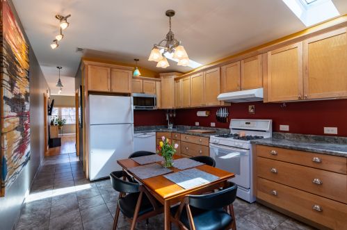 1652 Avers Ave, Chicago IL 60625-6014 exterior