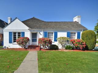 2531 Westmont Way, Seattle, WA 98199-3719