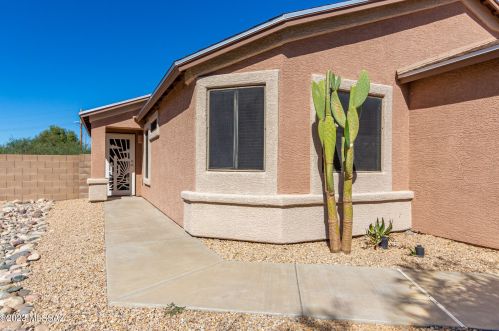 8453 Benidorm Loop, Tucson, AZ 85757-6812