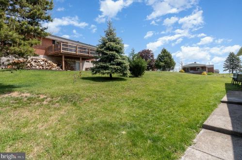 8366 Hilton St, Hummelstown PA  17036-8680 exterior