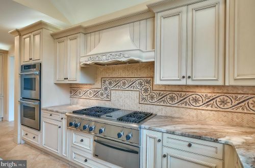 2221 Jefferson Ln, Huntingdon Valley PA 19006-6038 exterior