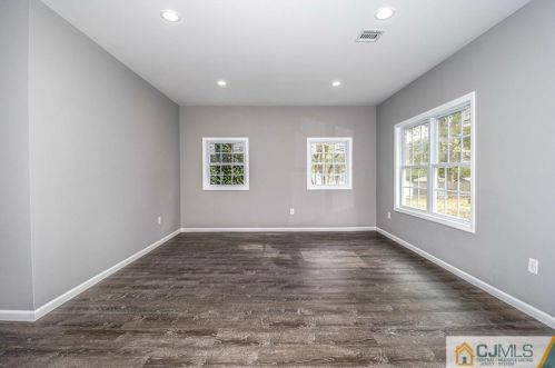 6 Dayton Rd, Edison NJ  08817-4007 exterior