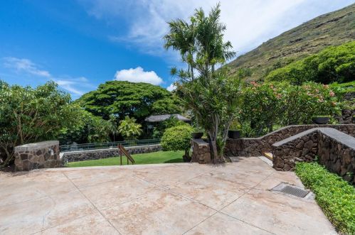 1638 Kalaniiki St, Honolulu HI  96821-1220 exterior