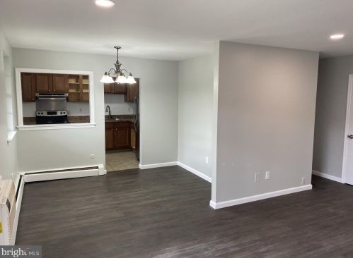 808 Garnet Dr, Burlington NJ  08016-4715 exterior