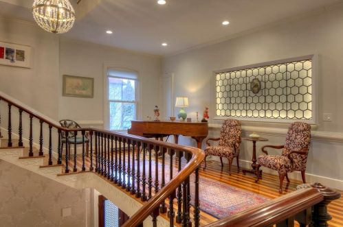 437 Bellevue Ave, Middletown RI 02840-4115 exterior